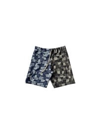 Image 1 of Short en denim à motif patchwork 