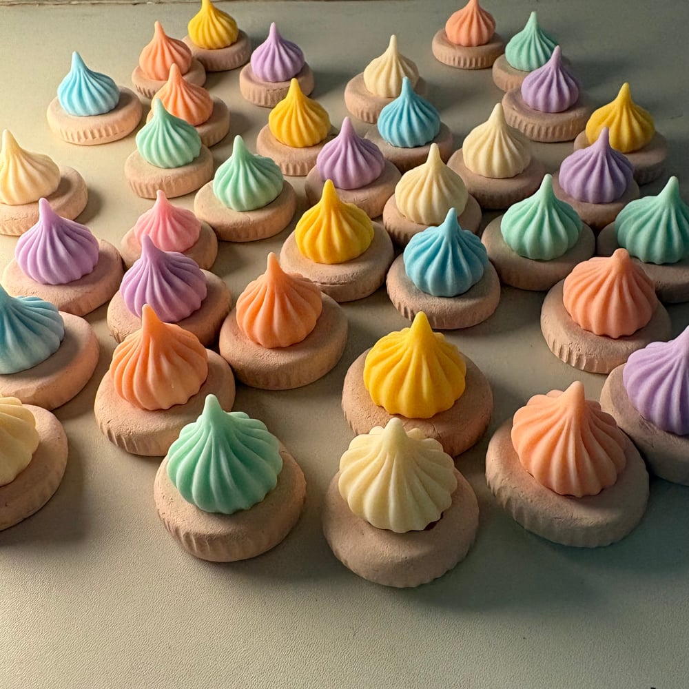 Image of Ceramic Ice Gem biscuit