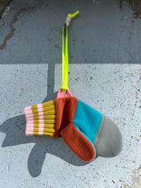 Image 4 of Mitt Elberts Mittens ♻️ / Rust / Pink & Lime Cuff