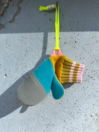 Image 5 of Mitt Elberts Mittens ♻️ / Rust / Pink & Lime Cuff