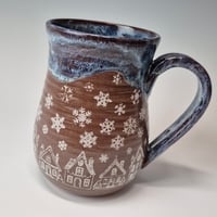 Image 5 of 18 oz. Snowy Village of Tiny Houses with Twinkle Lights as Night rim 01202604