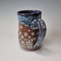 Image 5 of 18 oz. Snowy Village of Tiny Houses with Twinkle Lights as Night rim 01202614