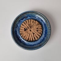 Image 2 of Grater dish - Bluebird Skies (Cobolt) with colored rim 01202605