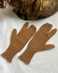 Image 4 of Tabi Mitten Pattern