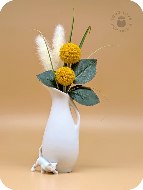 Image of Playful Kitten Statue Vase - Small Bud Vase for Flowers