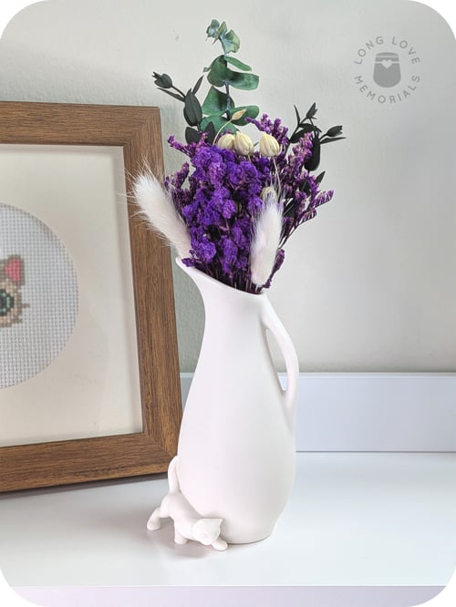Image of Playful Kitten Statue Vase - Small Bud Vase for Flowers