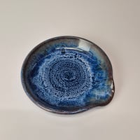 Image 1 of Spoon Rest: Bluebird Skies (Cobolt) with Colored rim 01202604