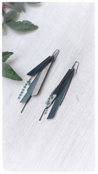 Image 1 of Orecchini pendenti in pelle NINFA CRYSTAL - VerdePiombo