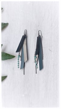 Image 4 of Orecchini pendenti in pelle NINFA CRYSTAL - VerdePiombo