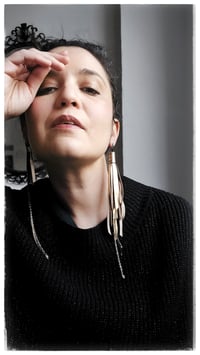 Image 6 of Orecchini pendenti in pelle SWALLOW ASYM - Gold - 30% off