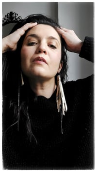 Image 10 of Orecchini pendenti in pelle SWALLOW ASYM - Gold - 20% off