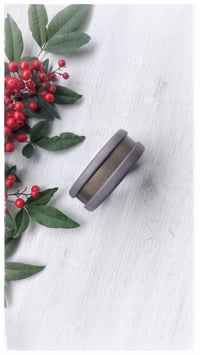 Image 5 of Bracciale bangle artigianale in pelle ESSENTIAL SMALL - Grigio piombo