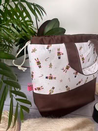 Image 4 of  Sac à Projets taille M, poche avant : Casse-noisettes