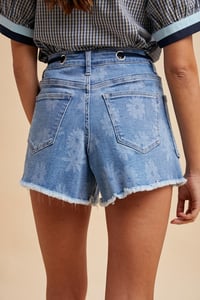 Image 2 of DAISY PRINT STRETCH DENIM BELTED SHORTS - LATE FEB