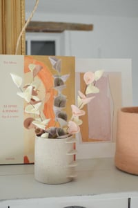 Image 1 of Bouquet de 7 branches d'eucalyptus tons neutres