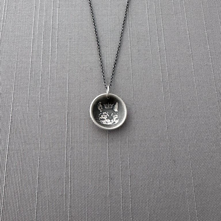 Small Sterling Silver Cat Queen Necklace Image 4
