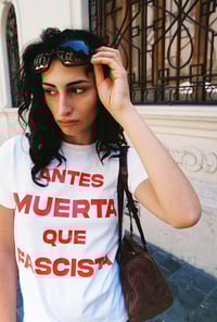 Image 2 of ANTES MUERTA QUE FASCISTA T-SHIRT
