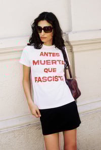 Image 3 of ANTES MUERTA QUE FASCISTA T-SHIRT