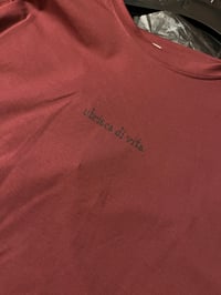 Image 9 of T-shirt oversize personalizzata
