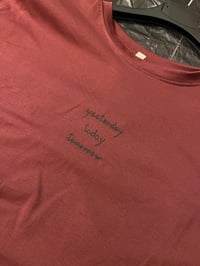 Image 10 of T-shirt oversize personalizzata
