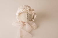 LEA bonnet - light pink with flounce