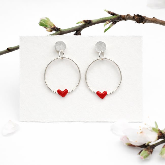 Orecchini cuori storti cerchio pendenti