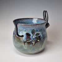 Image 3 of Discounted! Yarn Bowl for your Wool: Lichen (Green) with colored rim 01202601