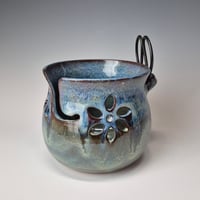 Image 2 of Discounted! Yarn Bowl for your Wool: Lichen (Green) with colored rim 01202601
