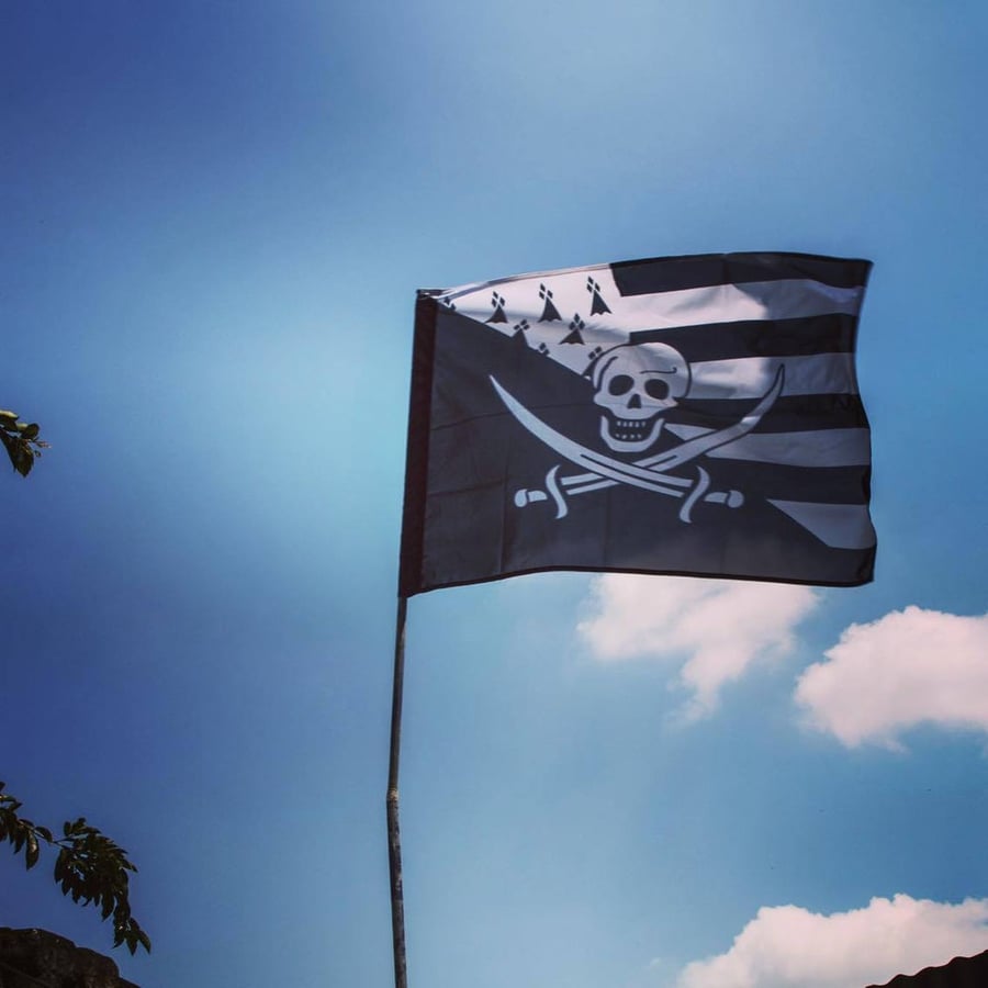 Image of Drapeau "PIRATE BRETON" version XL / Banniel "MORLAER BREIZH" e stumm XL  (180x120 cm)