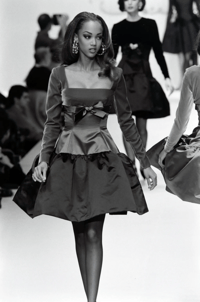 Image 7 of Oscar de la Renta Fall 1992 Dress