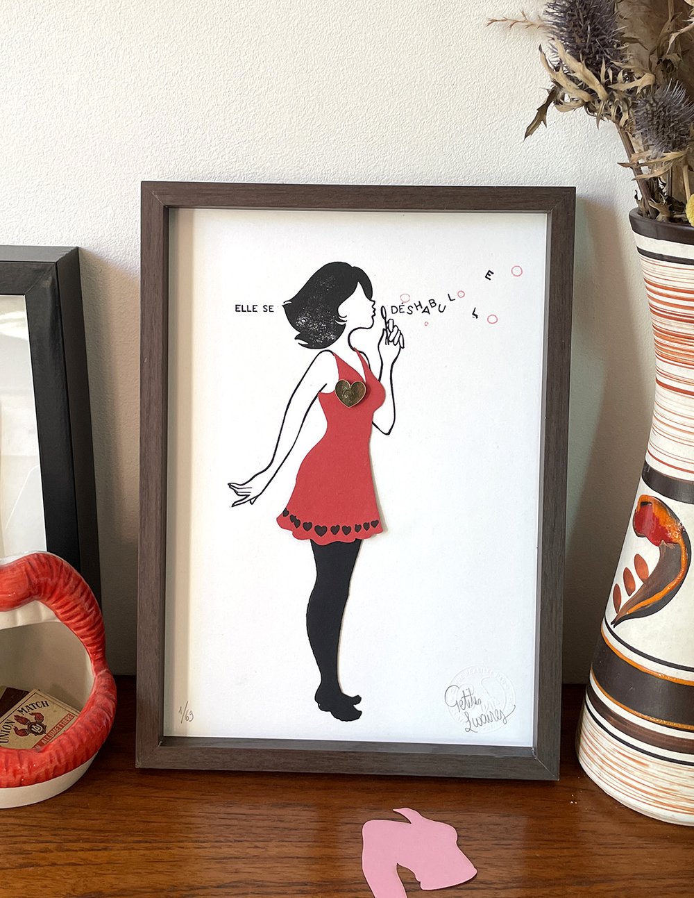 Image of "Elle Se Déshabulle" tirage en linogravure et découpages interactifs