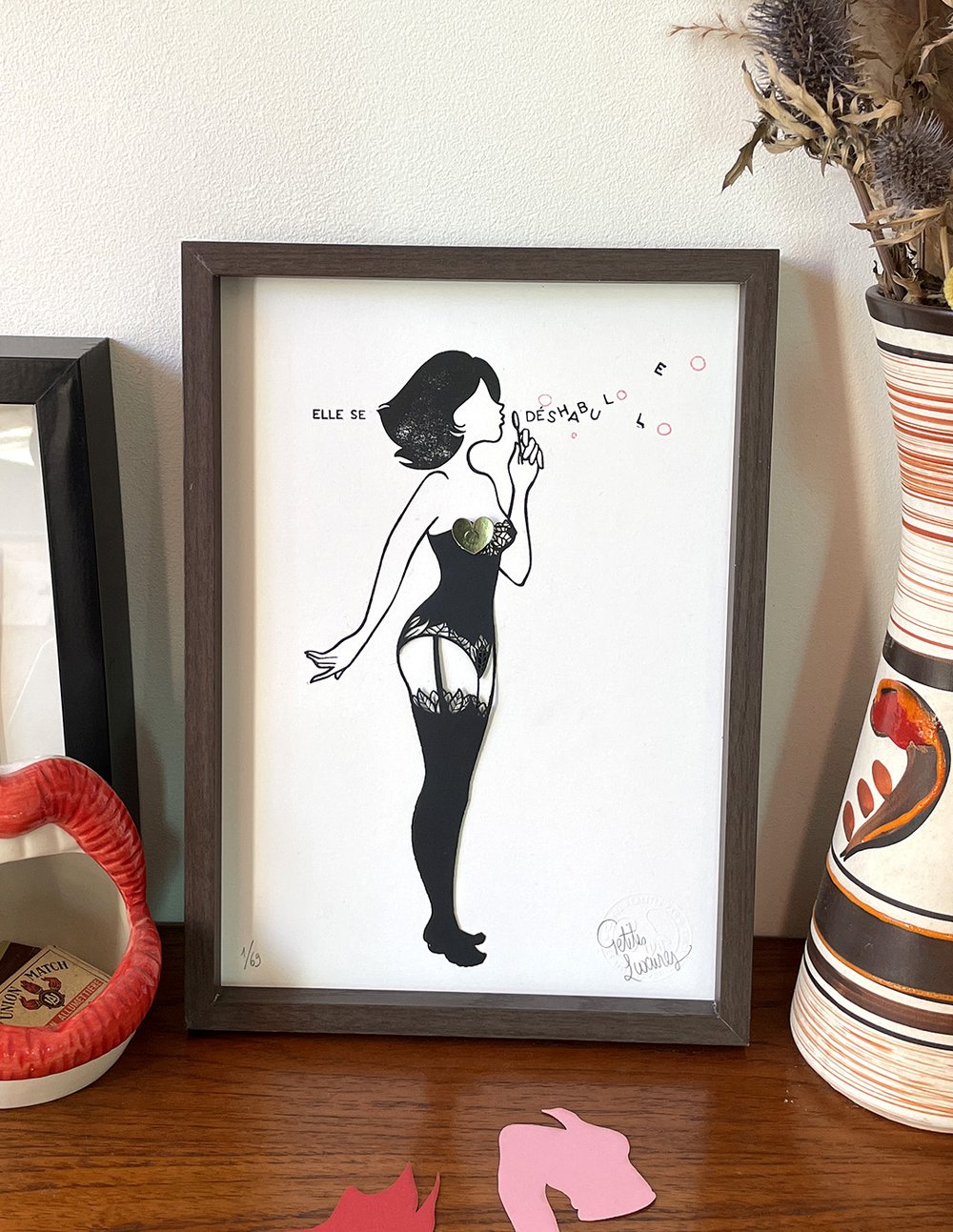 Image of "Elle Se Déshabulle" tirage en linogravure et découpages interactifs