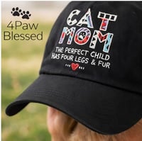 Image 2 of Gorra “Cat Mom — The Perfect Child Has Four Legs & Fur” (Negra, Ajustable)