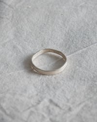 Image 3 of Anneau brut et gravé ⁠♡