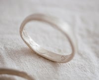 Image 2 of Anneau brut et gravé ⁠♡
