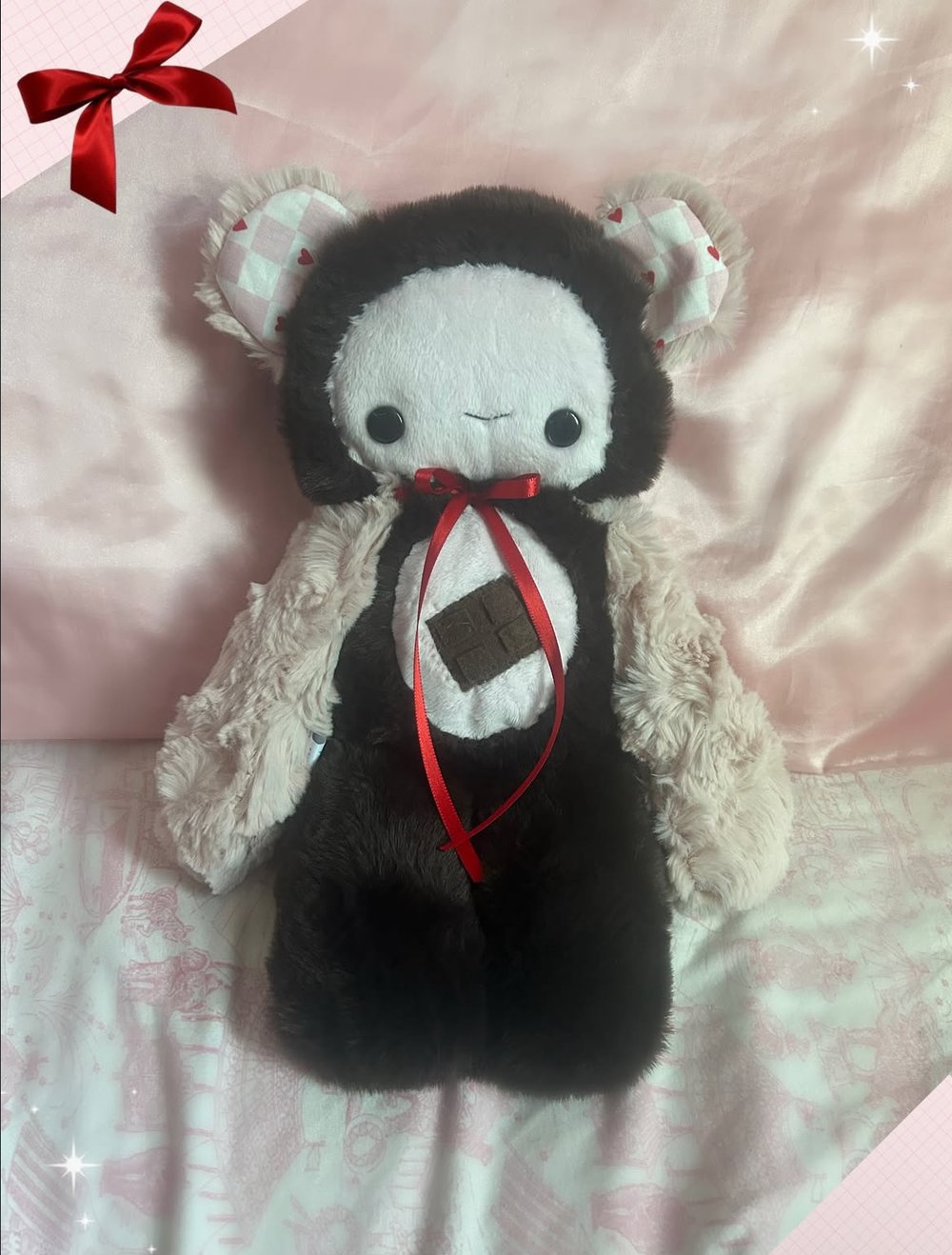 Image of hazelnut the chocolate strawbear🍓