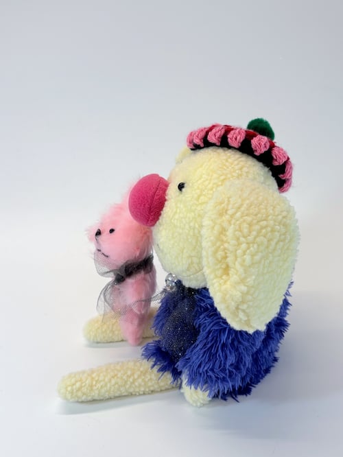 Image of Laura dog and her little bunny , Trisha