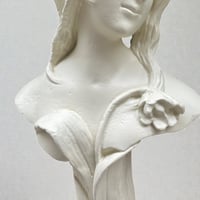 Image 7 of grand buste de femme Art Nouveau en plâtre peint - sculpture décorative 1900