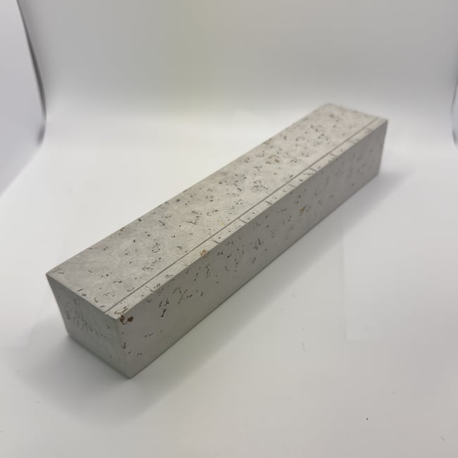 GREY LEDGE WITH QUARTZ