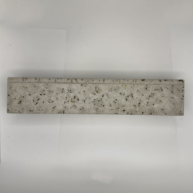 GREY LEDGE WITH QUARTZ