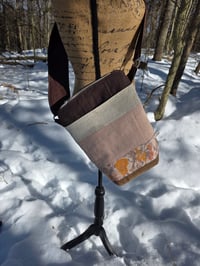Image 8 of Linen Medium Zippered Purse in Brown Patchwork 