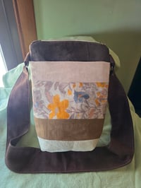 Image 5 of Linen Medium Zippered Purse in Brown Patchwork 