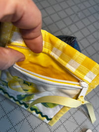 Image 3 of Vintage Yellow Rose Tablecloth Zippered Bag 2