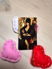 Elvira cosplay magnet 
