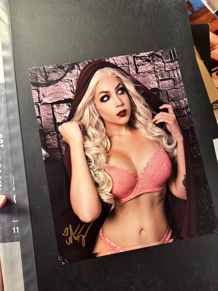 Image of 8” x 10” Sarah Sanderson cosplay print 