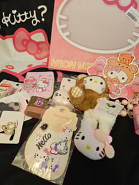Image 4 of Hello Kitty XL Totebag Bundle 