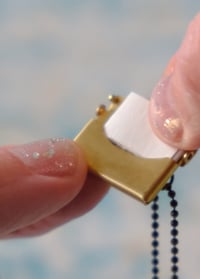 Image 3 of CUSTODIRE, collana ciondolo apribile contenente ritaglio di libro