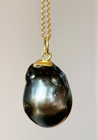 Image 3 of Black Baroque Tahitian Pearl Pendant 18k