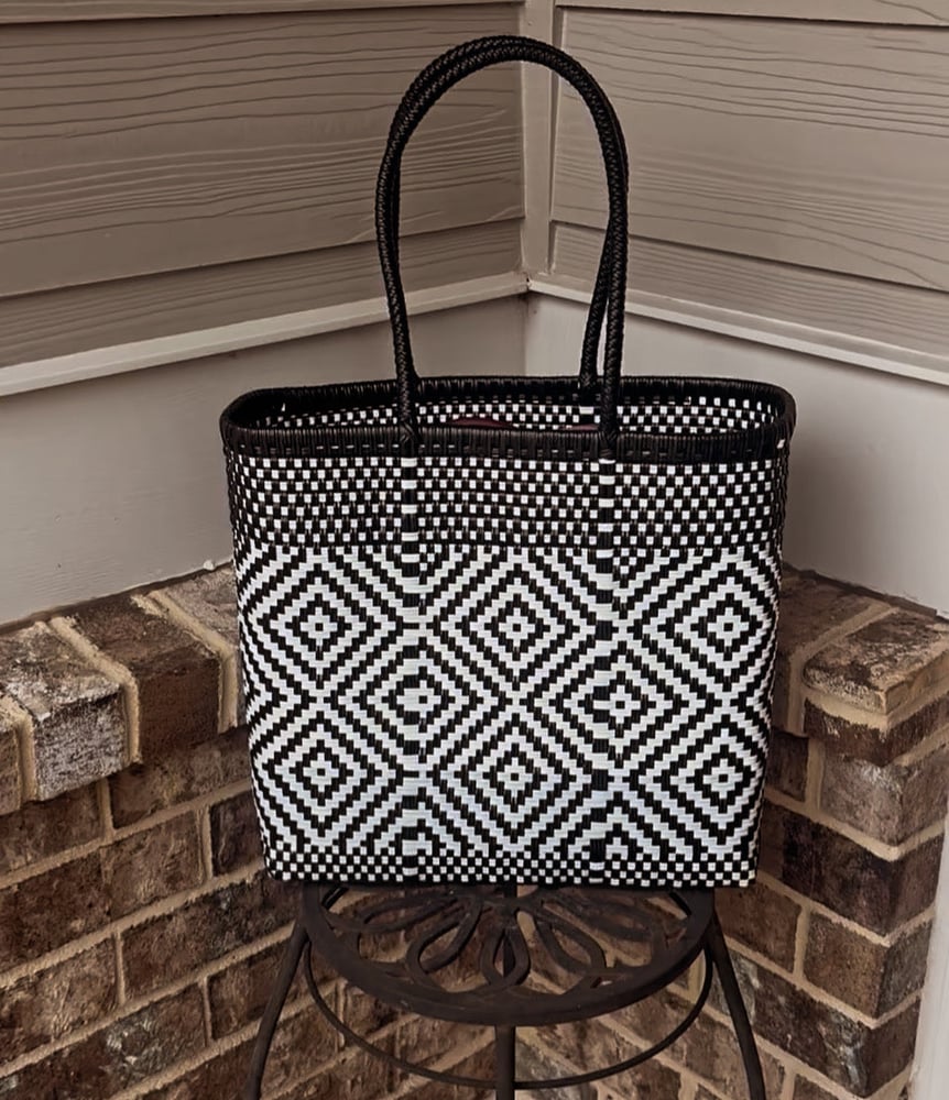 Image of Avery-Black and White