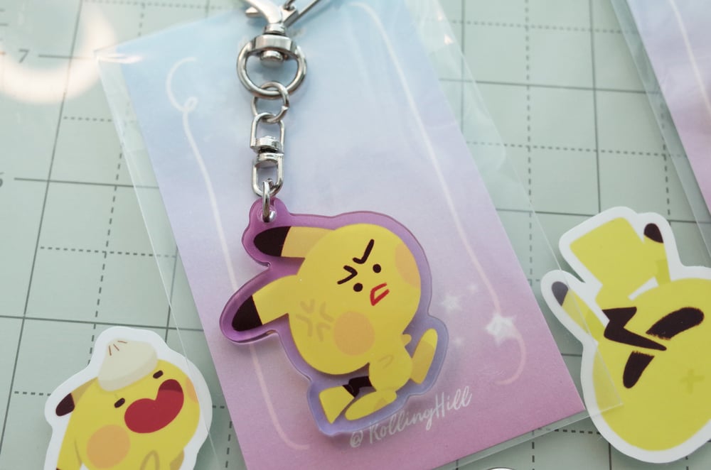 Image of 6 Pikachus | Clear acrylic keychains